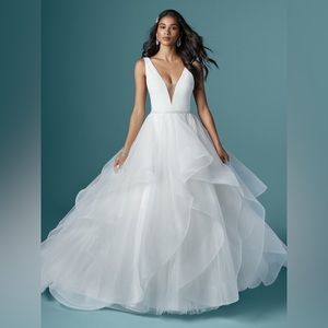 Like-New Wedding Dress